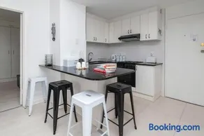 Voll ausgestattete wunderschöne Wohnung mit Pool | Sea Point-Nähe - Image 4