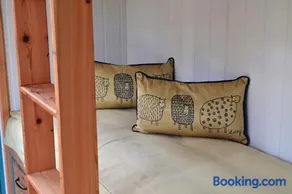 Meidrim Meadows luxury shepherd's hut - Image 3
