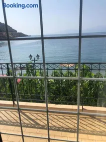 Studios on the beach - Image 1