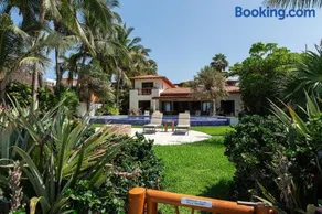 Pie de Playa, Alberca y Jacuzzi – Casa Girasol - Image 1