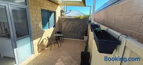 Cosy Haven - Large Comfy Dwelling - Image 2