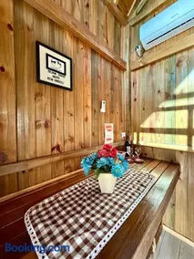 Chalé Rústico com Hidromassagem e Piscina - Image 4