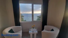 First line apartment - Image 1