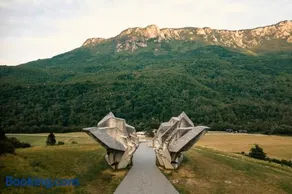 Domacinstvo Paprica Tjentiste - Image 2