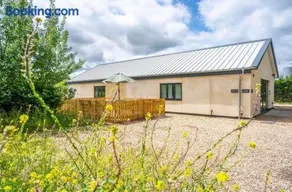 Otto- Cley, Norfolk Retreat dog friendly, garden area - Image 2