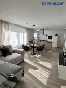 Moderne 2-Zimmer-Wohnung - Küche - Balkon - Wifi - Image 1