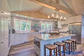 Lush Gilbert House with Outdoor Oasis on Lake Murray - Image 2