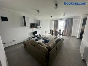 Luxury 2 Bedrooms Apartment - Image 1