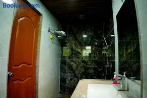 Hotel green hills - Image 1