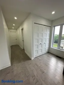 Baraqah Residence Gorgeous New 5BD Home 15mins-MTL - Image 1