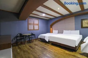 Hotel Tate V - Image 1