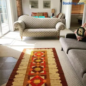 Sisters Beach House - Image 2