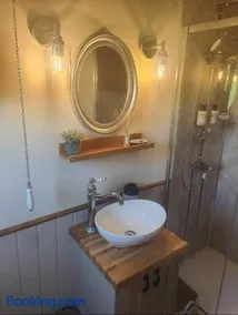Harriets Hideaway - hot tub and views - Image 5