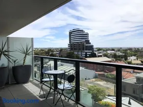 MIRAMAR APARTMENTS 2 Bedroom Apartment with Bay Views on the Geelong Waterfront - 0504 - Image 2