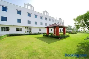 Riviera Grassfield Resort - Image 1