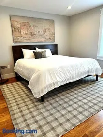 Luxury 3BR with King Beds in Montgomery Village - Image 1