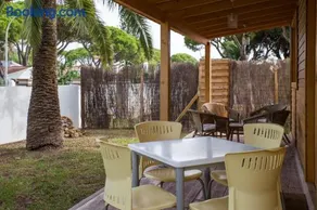 Casita de madera junto al mar - Image 1