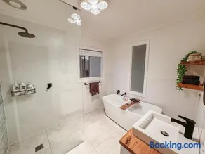 The Big Isle Retreat - Image 4