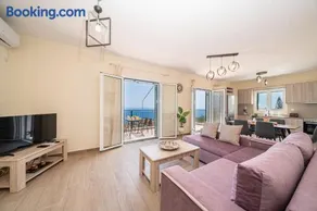 Mariana Sea View Apartment - Image 1