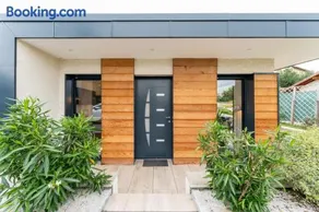 Joli T1 Bis avec Chambre - Cuisine - Salle de Bain - Image 2