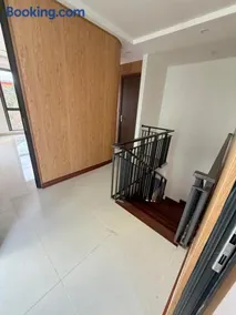 Khánh Phong Apartment and Homestay Vinhome Royal City - Image 3