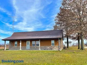 Papa's Cabin - 40 acres & 5 acre lake! - Image 1