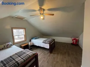Buffalo 4BR Home 5 Beds, Near Airport & Downtown - Image 3