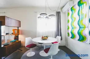 Mid-Century House YOGI - Image 1
