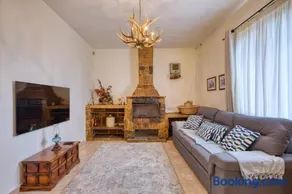 Stunning 2BR Villa with Pool - Image 2