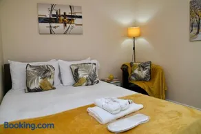 The Lower Deck-South Shields 4 seperate beds sleeps 5 Contractor and Long Stay Rates - Image 2