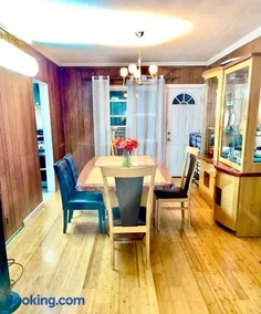 LGA airport 3 mins, Vacation 3 BR Duplex House, Parking and private backyard, 9mins subway! - Image 4
