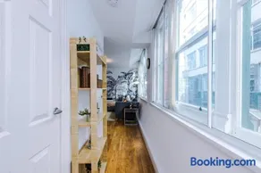 2BR Flat in Northern Quarter, Kitchen, Parking, WiFi - Image 3