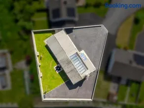 A Newly Renovated 7 Bedroom House - Image 5