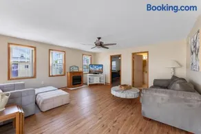 4 Bedroom Single-Family Home in North Wildwood - Image 3