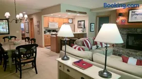 2BR ski-in/ski-out condo with fireplace, patio, and full kitchen - Image 1