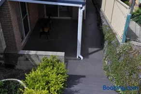 Modern 3-bedroom Katoomba townhouse (nature view) - Image 2