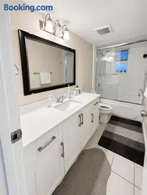 Quiet & Bright Basement Suite near Fraser Street - Image 4