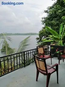 Hikka Lagoon - Image 1