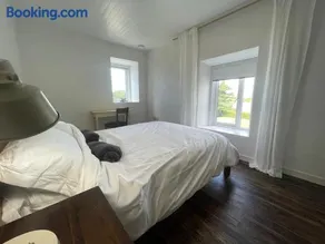 Comfortable lakeside house in Donegal Gealtacht - Image 2
