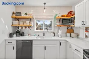 City Close Style First Modern Bungalow Vibes - Image 4