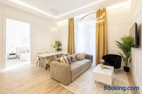 Exclusive & Prestigious Central Residence W/ Balcony - Image 4