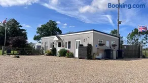Runway Cottage - Image 2
