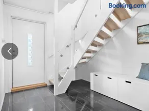 Stylish townhouse with 3 bedrooms and bathtub - Image 3