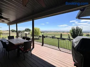 Kerry Hill Manor Family Vineyard Retreat - Image 5