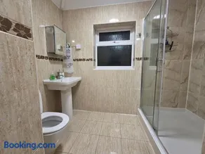 3 Bed House Sleeps 6 -Private Garden -Pets Welcome - Image 1