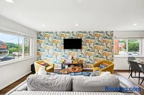 Stay in Historic Alexandria's Chic 4BR-5 Beds Home - Image 2