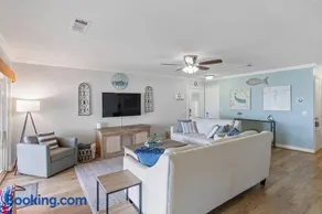 Lakefront retreat, hot tub, pets - Image 4