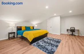 Huge 10BR Family Stay, Sleeps 20 in Bloomfield, CT - Image 4