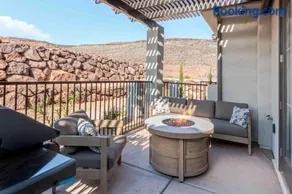 Desert Retreat with Fire Pit, Pool, and Hot tub - Image 2