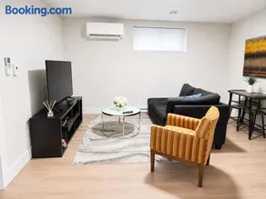 Quiet Haven - One-Bedroom Suite - Image 3